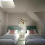 The Loft, Bootham House - Luxury City Centre Apartment With Parking Space