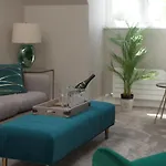 The Loft, Bootham House - Luxury City Centre Apartment With Parking Space